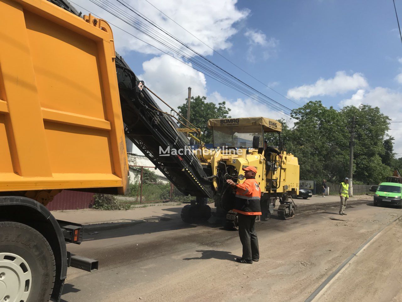 ماكينة لصقل الأسفلت BOMAG BM1300/30