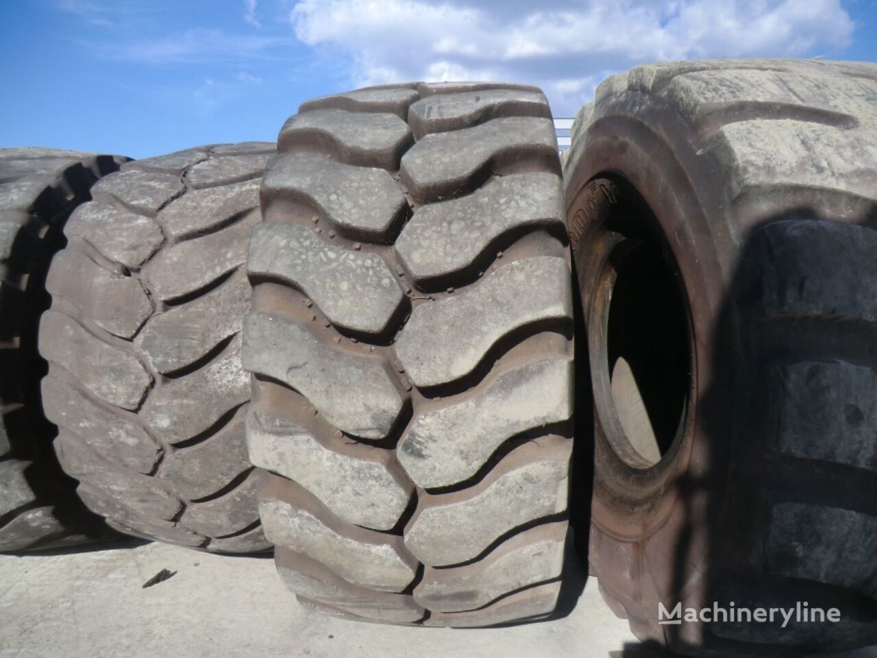 إطار العجلة لآلة تسوية الأرض Michelin 35.65R33 TIRE
